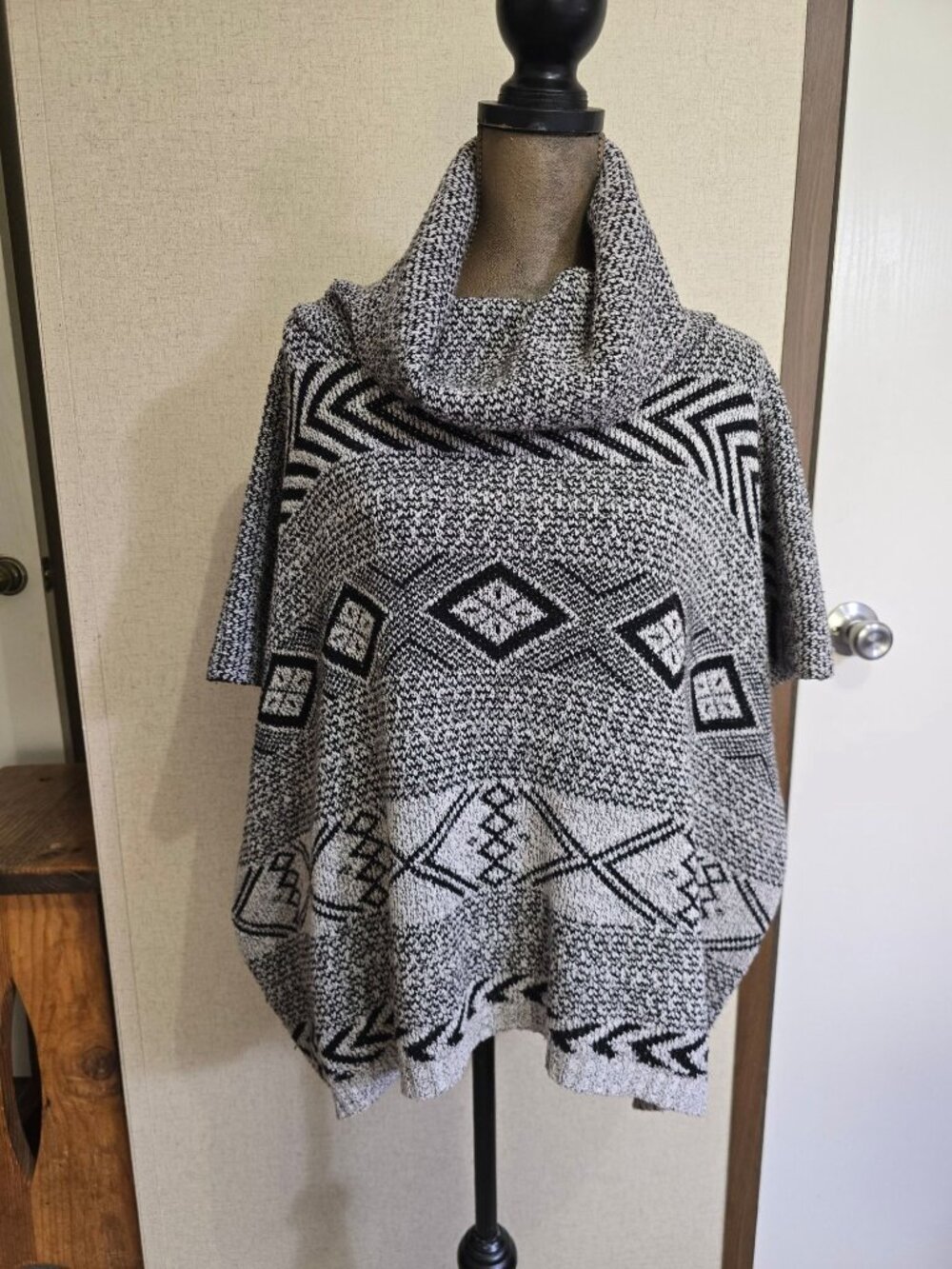 One Size Poncho Sweater Black White Aztec Pattern Knit Cowl Neck
